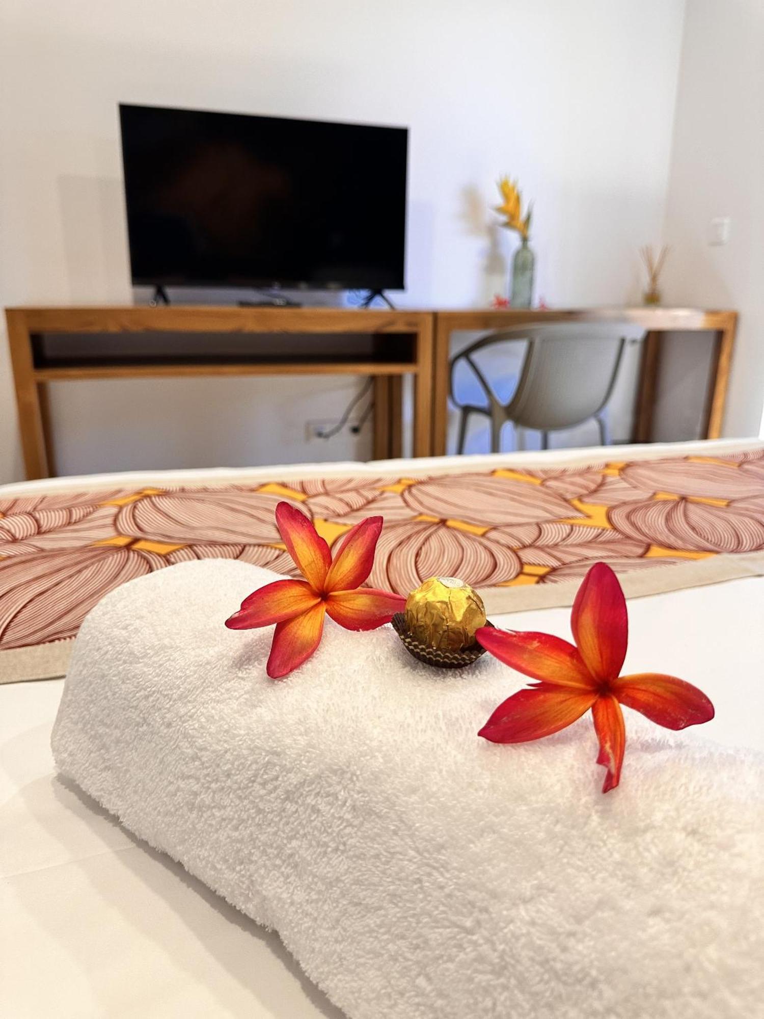 Ononui Lodge Airport, Ocean-View, Private Bathroom And Balcony, Free Wifi And Parking, On-Site Car Rental Faaa Dış mekan fotoğraf